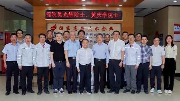 中国工程院院士吴光辉、黄庆学来新疆湘晟调研